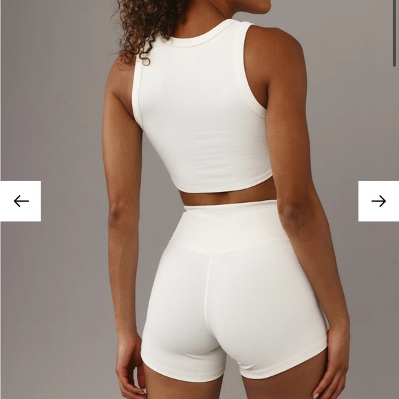 MONDAY ACTIVE IVORY SHORTS AND TOP SIZE M - Picture 2 of 8